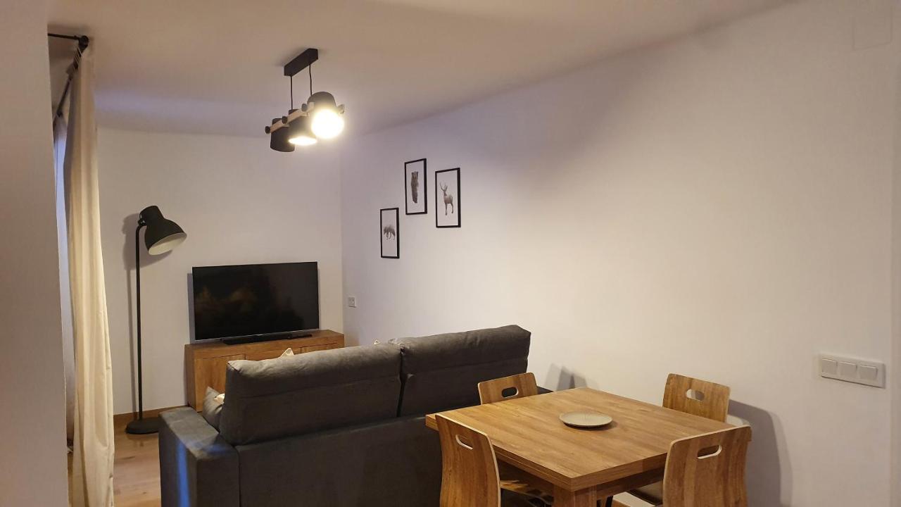 Xia Apartaments Con Acceso A Piscina Rialp Ngoại thất bức ảnh